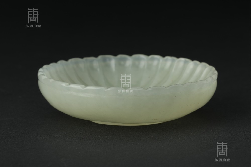 204 當(dāng)代 菊瓣紋小玉碟